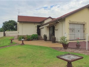 3 Bedroom House in Roodepoort West