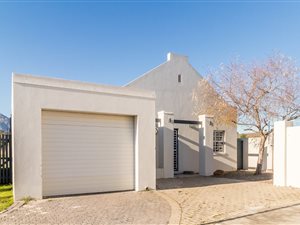 3 Bed House in Nuutgevonden