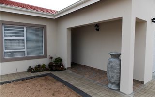 3 Bedroom House in Port Owen