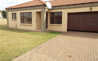 3 Bedroom Townhouse in Jackaroo Park