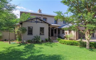 5 Bedroom House in Magalieskruin