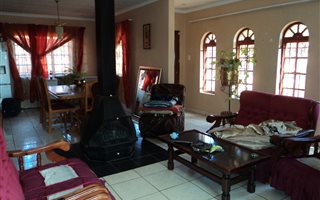 4 Bedroom House in Heidedal