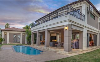 6 Bedroom House in Ruimsig Country Estate