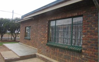 2 Bedroom House in Vryburg