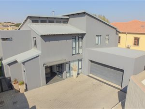 5 Bed House in Kyalami Glen Estate