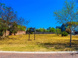 990 m² Land available in Fourways