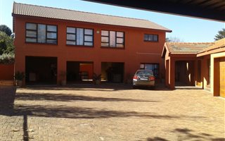 7 Bedroom House in Larrendale