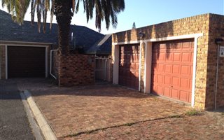3 Bedroom Townhouse in De La Haye