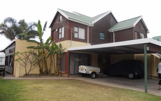 2 Bedroom Cluster in Hartenbos