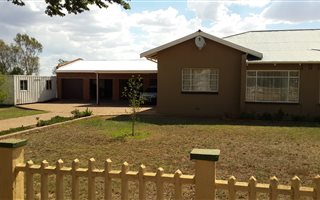 3 Bedroom House in Reddersburg