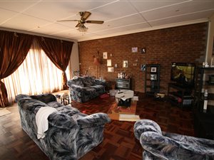 4 Bed House in Selection Park
