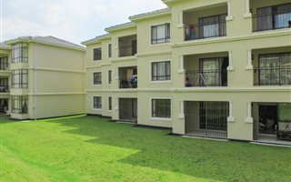 2 Bedroom Apartment in Carlswald Estate