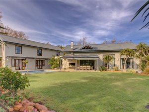 4 Bed House in Helderrand