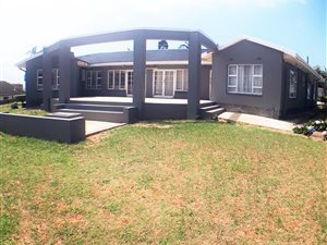 6 Bed House in La Mercy