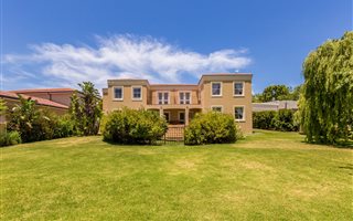 6 Bedroom House in Protea Valley