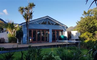 4 Bedroom House in Hout Bay and surrounds