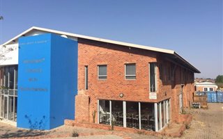 1300 m² Industrial space in Irene