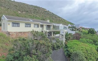 4 Bedroom House in Fish Hoek