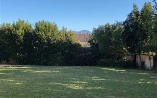 930 m² Land available in Golden Hill