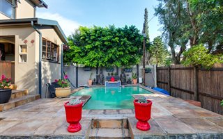 4 Bedroom House in Vredehoek