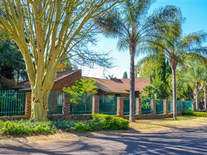 4 Bed House in Die Wilgers