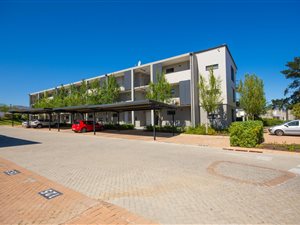 2 Bed Apartment in Somerset Lakes