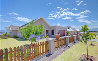 3 Bedroom House in Kraaibosch