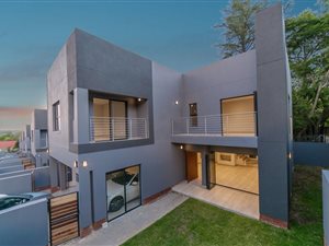4 Bed House in Bryanston