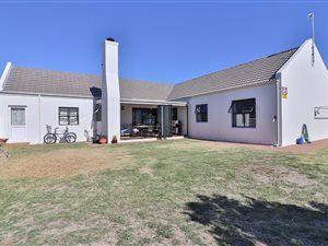 3 Bed House in Sunningdale