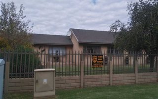 4 Bedroom House in General Alberts Park
