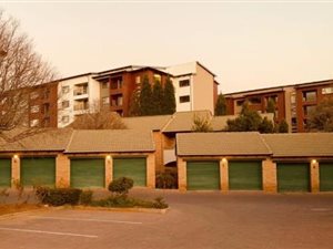 2 Bed Apartment in Die Hoewes