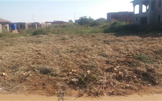 890 m² Land available in Elti Villas