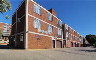 3 Bedroom Townhouse in Kwaggasrand