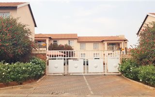 2 Bedroom Apartment in Rensburg