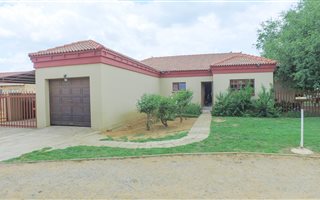 3 Bedroom House in Viljoenskroon