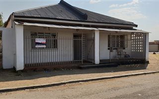 4 Bedroom House in De Beers