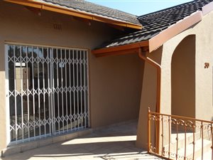 4 Bed House in Westdene