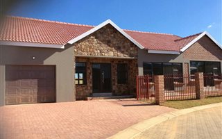 3 Bedroom House in Bronkhorstbaai