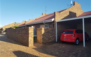 2 Bedroom Simplex in Mayberry Park