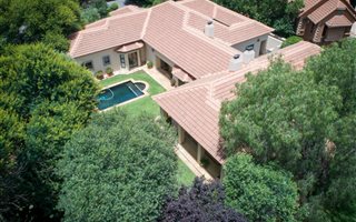 5 Bedroom House in Country Lane Estate