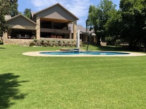 8 Bed House in Lochvaal