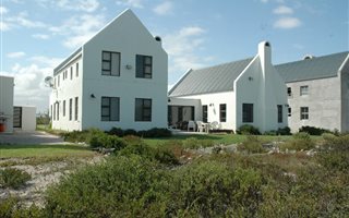 4 Bedroom House in Dwarskersbos