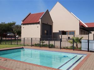 650 m² Land available in Century Manor