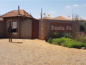 3 Bed Townhouse in Honeydew Manor