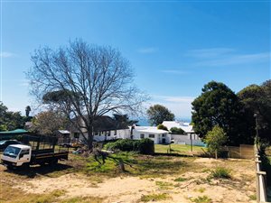 1175 m² Land available in Mossel Bay Central