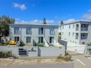 1 Bed Apartment in Bloubergstrand