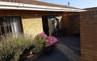 2 Bedroom Simplex in Bellville Central