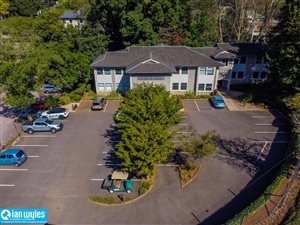 194 m² Commercial space in Kloof