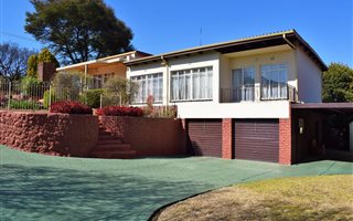 3 Bedroom House in Valhalla