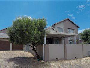3 Bed Townhouse in Eagle Canyon Golf Estate